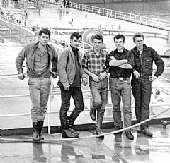 Besetningsmedlemmer på en av Hilmar Rekstens supertankere i første halvdel av 1970-årene. Foto: ABB.