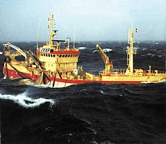 Ringnotsnurpar i grov sjø med nota ute. Foto: Norsk Fiskerinæring.