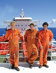 Odfjell SA har lansert et lærlingeprogram for å sikre fremtidig tilførsel av norske offiserer. Bildet viser tre lærlinger om bord på MT ”Bow Faith” 2005. Foto: Odfjell 